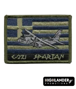 Ορθογώνιο κεντητό σήμα με το αεροσκάφος C-27J Spartan πάνω σε φόντο ελληνικής σημαίας με χρυσές και μπλε ρίγες. Κάτω αναγράφεται "C-27J SPARTAN" με αρχαιοελληνική