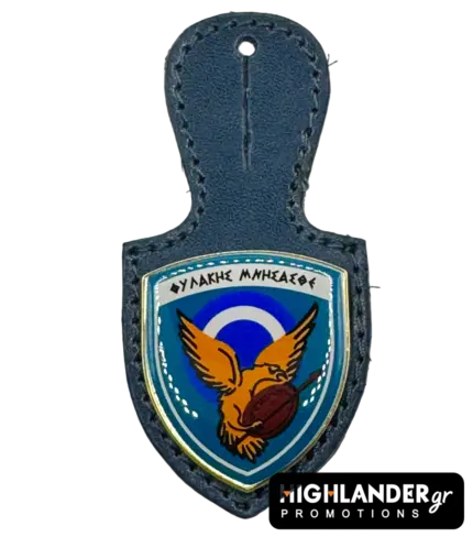 This official leather badge holder is for the 114 Combat Wing (114 CW) based in Tanagra. It features their Homeric motto "ΦΥΛΑΚΗΣ ΜΝΗΣΑΣΘΕ" and eagle emblem, crafted on high-quality enamel.